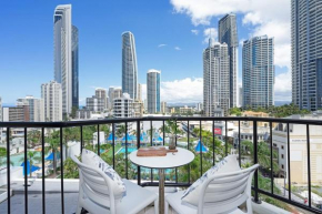 Sea Views at Central Surfers with Spa and Balcony